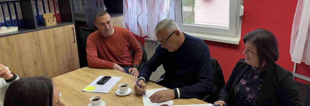 U sklopu EU projekta „Mala kuća, puno sreće“ koji se financira iz Programa „Konkurentnost i kohezija“ sklopljen Ugovor za nabavu dva  Plug-in Hybrid osobna vozila